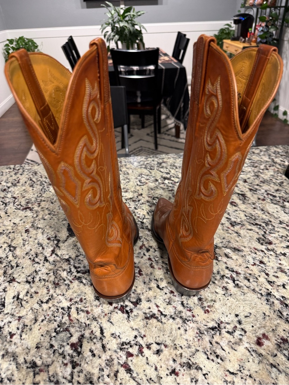 Women’s Lucchese Classics Calf Skin boots. Size 6.5B - Picture 4 of 5